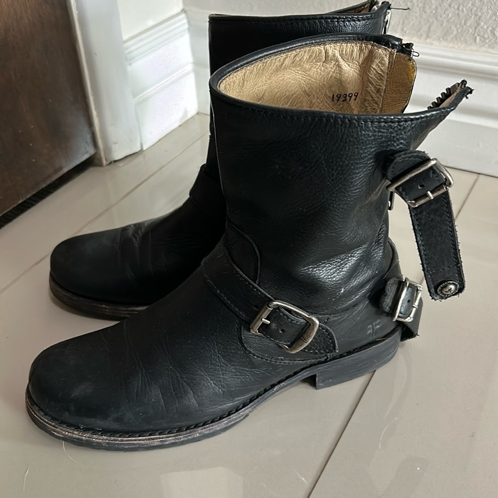 FRYE mint condition biker ankle boots booties leather